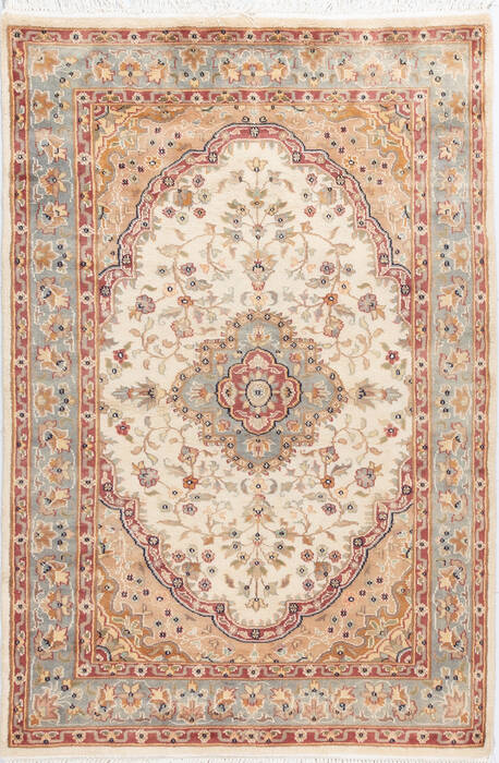 Pak-Persian White Hand Knotted 40 X 61 Area Rug 700-155555 Image 0