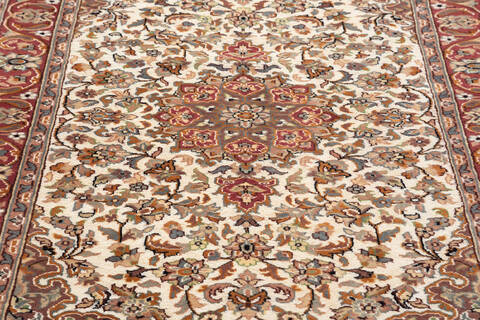 Pak-Persian White Hand Knotted 42 X 64 Area Rug 700-155556 Image 2
