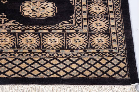 Bokhara Black Hand Knotted 47 X 68 Area Rug 700-155574 Image 3