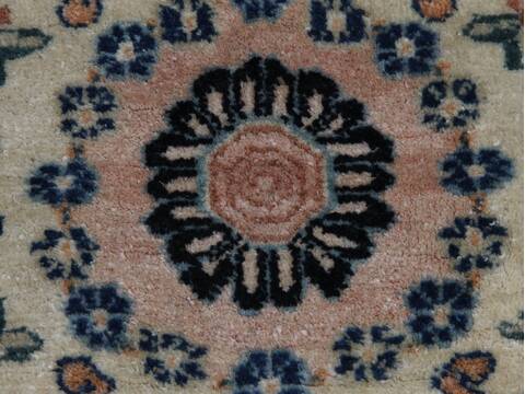 Bidjar Beige Square Hand Knotted 30 X 30 Area Rug 254-155636 Image 3