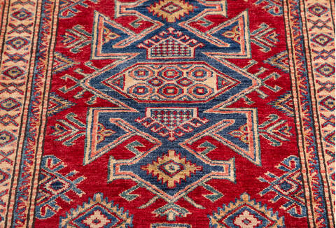 Kazak Red Hand Knotted 28 X 40 Area Rug 700-155686 Image 3