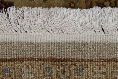 Ferahan Beige Hand Knotted 80 X 102 Area Rug 254-155700 Image 2
