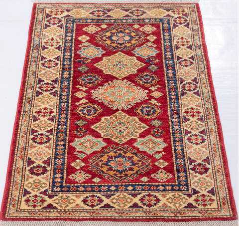 Kazak Red Hand Knotted 28 X 44 Area Rug 700-155711 Image 1