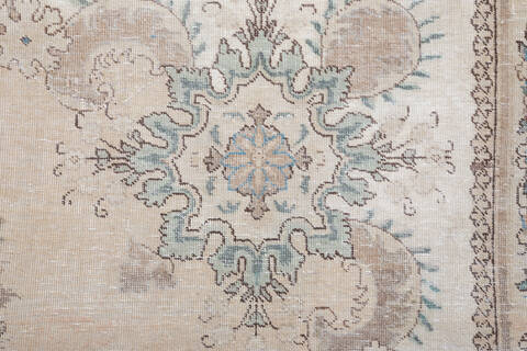 Overdyed Beige Hand Knotted 80 X 1011 Area Rug 700-155823 Image 5