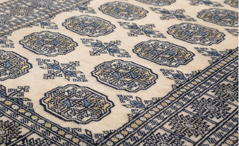 Bokhara Beige Hand Knotted 30 X 51 Area Rug 700-156036 Image 3