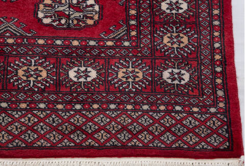 Bokhara Red Hand Knotted 31 X 51 Area Rug 700-156040 Image 5