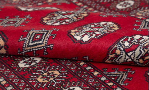 Bokhara Red Hand Knotted 31 X 51 Area Rug 700-156040 Image 7
