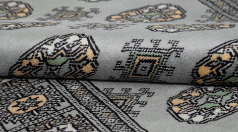 Bokhara Light Gray Hand Knotted 31 X 50 Area Rug 700-156042 Image 7