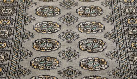 Bokhara Light Gray Hand Knotted 32 X 52 Area Rug 700-156046 Image 4