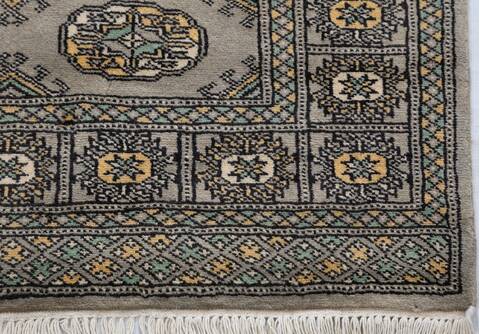 Bokhara Light Gray Hand Knotted 32 X 52 Area Rug 700-156046 Image 5