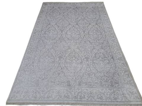 Bhadohi Grey Hand Knotted 56 X 80 Area Rug 660-156723 Image 0