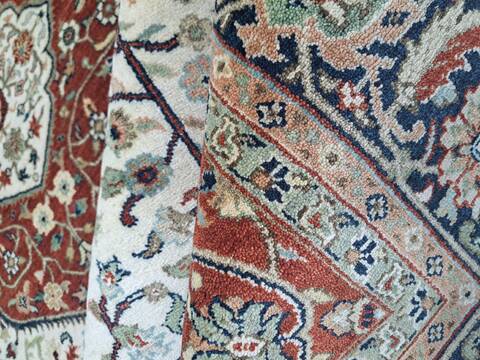 Heriz Cream Hand Knotted 80 X 100 Area Rug 660-156746 Image 1