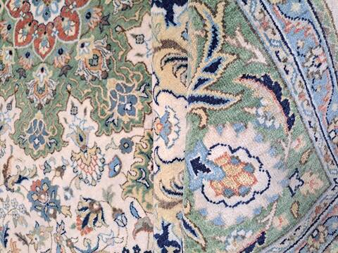 Heriz Cream Hand Knotted 80 X 100 Area Rug 660-156749 Image 1
