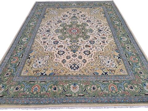 Heriz Cream Hand Knotted 80 X 100 Area Rug 660-156749 Image 0