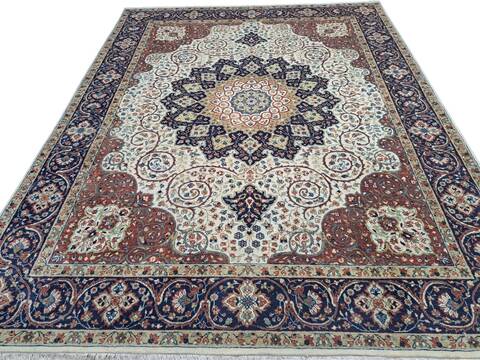 Heriz Cream Hand Knotted 80 X 100 Area Rug 660-156760 Image 0