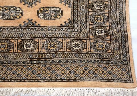 Bokhara Beige Hand Knotted 69 X 98 Area Rug 700-157720 Image 5