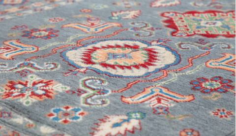 Kazak Grey Hand Knotted 40 X 60 Area Rug 700-157747 Image 3