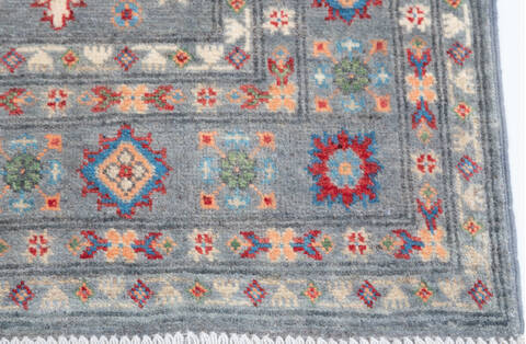 Kazak Grey Hand Knotted 40 X 60 Area Rug 700-157747 Image 4