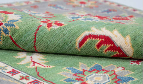 Kazak Green Hand Knotted 40 X 60 Area Rug 700-157748 Image 7
