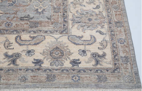 Chobi Light Gray Hand Knotted 80 X 100 Area Rug 700-157775 Image 4