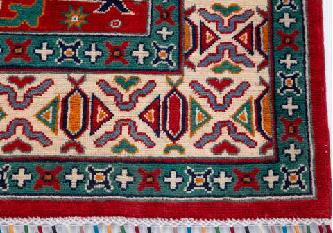 Kazak Red Hand Knotted 60 X 89  Area Rug 700-157817 Image 4