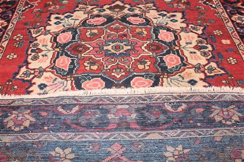 Bakhtiar Red Hand Knotted 46 X 67 Area Rug 400-16394 Image 3