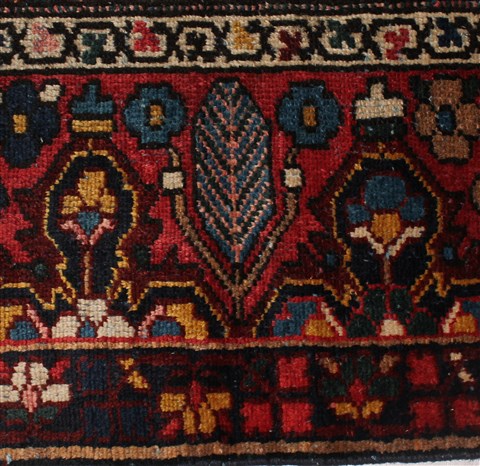 Bakhtiar Red Hand Knotted 86 X 121 Area Rug 400-16503 Image 2