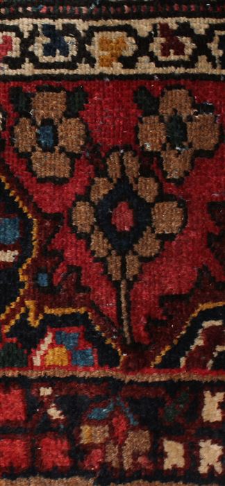 Bakhtiar Red Hand Knotted 86 X 121 Area Rug 400-16503 Image 8