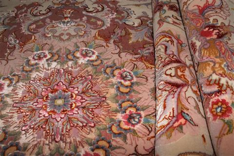 Tabriz Beige Hand Knotted 67 X 100 Area Rug 400-16581 Image 18
