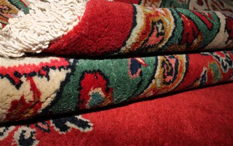 Sarouk Red Hand Knotted 84 X 119 Area Rug 400-16588 Image 3