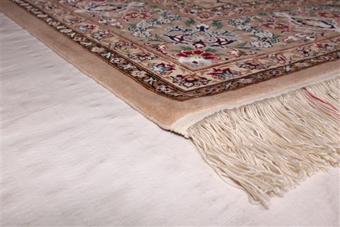 Isfahan White Hand Knotted 43 X 66 Area Rug 400-16640 Image 12