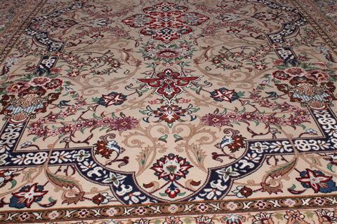 Isfahan White Hand Knotted 43 X 66 Area Rug 400-16640 Image 15