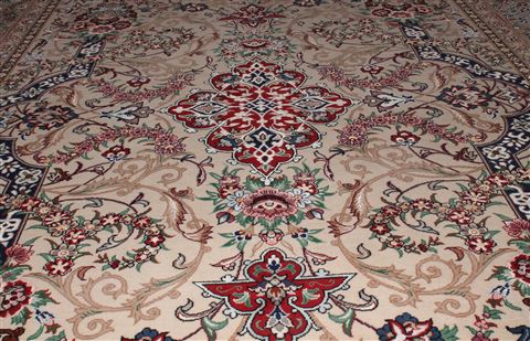 Isfahan White Hand Knotted 43 X 66 Area Rug 400-16640 Image 16
