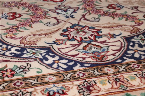 Isfahan White Hand Knotted 43 X 66 Area Rug 400-16640 Image 23