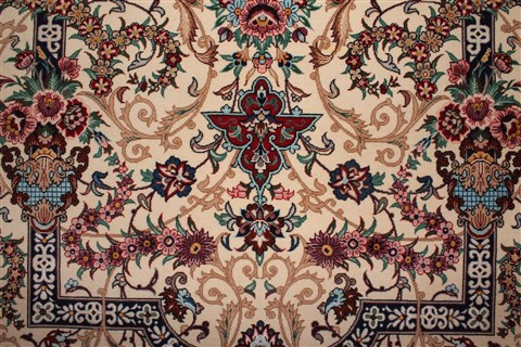 Isfahan White Hand Knotted 43 X 66 Area Rug 400-16640 Image 9