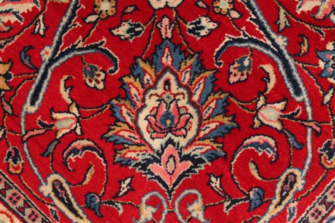 Sarouk Red Hand Knotted 89 X 127 Area Rug 400-16693 Image 10