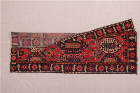 Bakhtiar Red Runner Hand Knotted 43 X 94 Area Rug 400-16736 Image 3