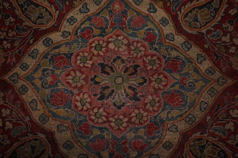 Sarouk Red Hand Knotted 89 X 127 Area Rug 400-16737 Image 16