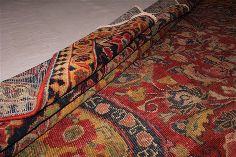 Sarouk Red Hand Knotted 89 X 127 Area Rug 400-16737 Image 26