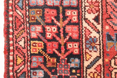 Gharajeh Red Hand Knotted 86 X 130 Area Rug 400-16766 Image 3