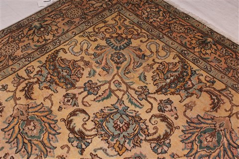 Tabriz Beige Hand Knotted 94 X 124 Area Rug 400-16773 Image 10