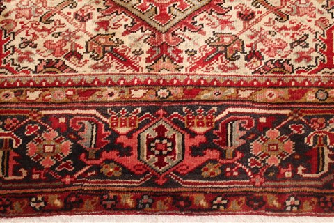 Heriz Red Hand Knotted 97 X 117 Area Rug 400-16774 Image 6