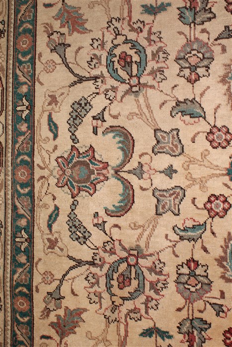 Tabriz White Hand Knotted 96 X 131 Area Rug 400-16804 Image 10
