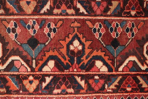 Bakhtiar Red Hand Knotted 98 X 124 Area Rug 400-16814 Image 12