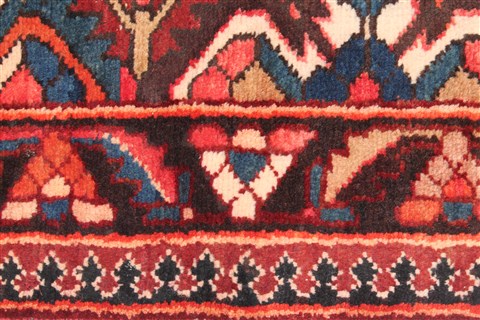 Bakhtiar Red Hand Knotted 98 X 124 Area Rug 400-16814 Image 17