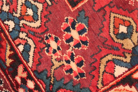 Bakhtiar Red Hand Knotted 98 X 124 Area Rug 400-16814 Image 18