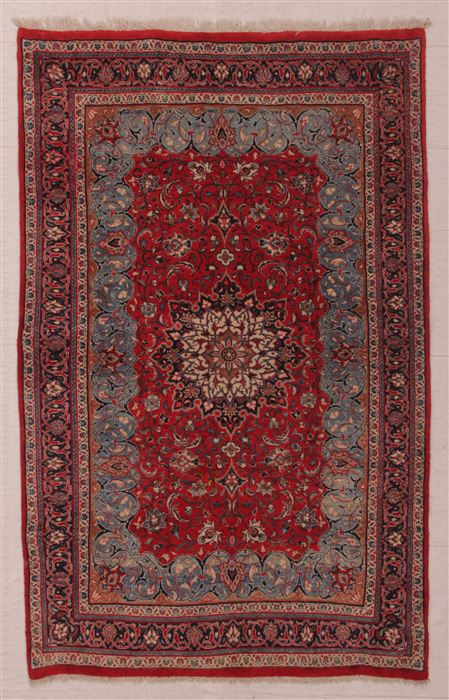 Sarouk Red Hand Knotted 46 X 72 Area Rug 400-16929 Image 2