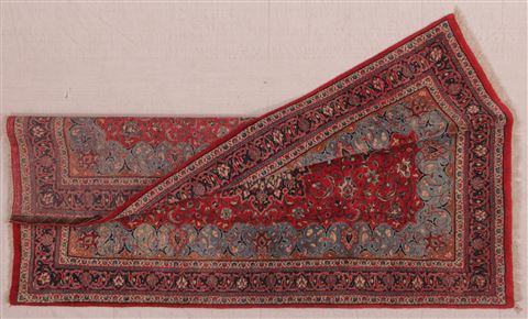 Sarouk Red Hand Knotted 46 X 72 Area Rug 400-16929 Image 3