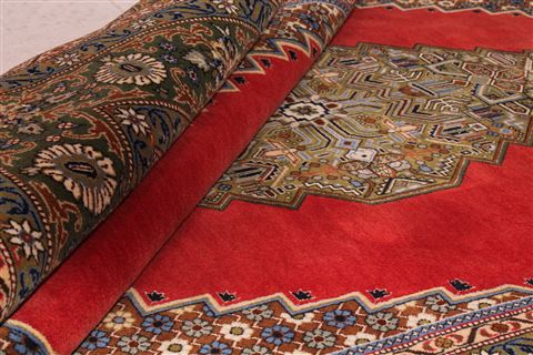 Qum Red Hand Knotted 46 X 69 Area Rug 400-16938 Image 11