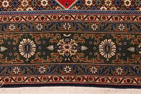 Qum Red Hand Knotted 46 X 69 Area Rug 400-16938 Image 6